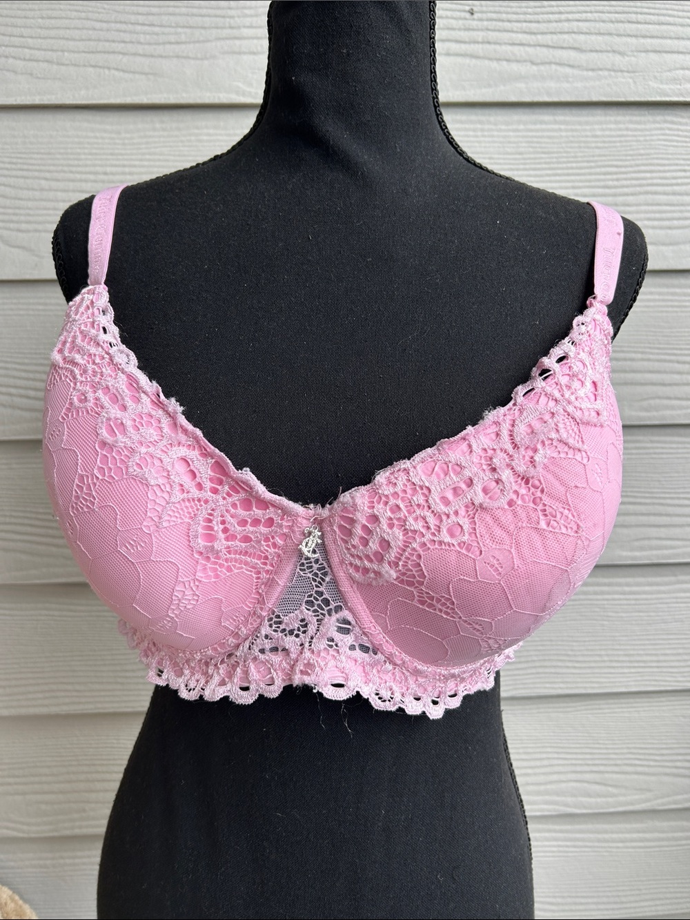 JUICY COUTURE Pink padded  Lace Underwire Bra. Size 38D.